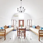Karpimo Vineyard Villa With Heated Pool