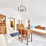 Karpimo Vineyard Villa With Heated Pool