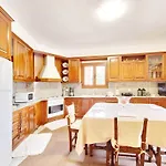 Karpimo Vineyard Villa With Heated Pool