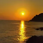 Pelekas Beach Apartments Rolling Stone