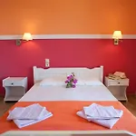 Nikolas Suites