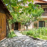 Country Cottage I & Country Cottage II