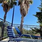 Maisonette With Palms