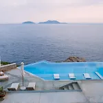 Seafront Luxury Villa With Infinity Pool & Devine Views!