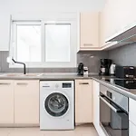 Ilia\'S Apartment With View 1