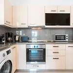 Ilia\'S Apartment With View 1