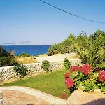 Beautiful Apartment In Porto Heli Ermioni With Wifi