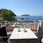 Oasis Deluxe Apartments