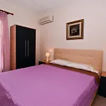 Oasis Deluxe Apartments