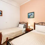 Hotel Thira
