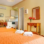 Tzivras Villa & Apartments