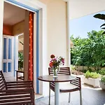 Tzivras Villa & Apartments