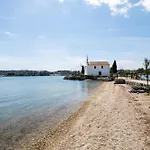 White Swan Villa With Private Pool And Jacuzzi
