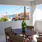 Sunflower Apartment By The Sea