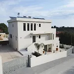 Mamfredas Luxury Residence