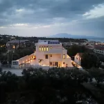 Mamfredas Luxury Residence