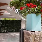 Cheloni Manor House
