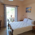 River Studios & Apartments