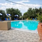 Crystal Blue Hotel, Barbati