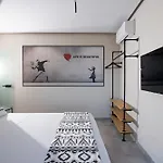 400 Steps Apartment