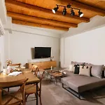Fos Apartment