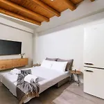 Fos Apartment
