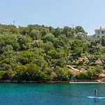 Villa Chriselia - 3 Bedrooms With Sea Access