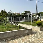 Sea View Apartment With Garden