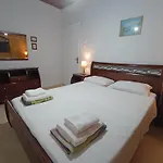 Rodomelo House With Terrace - 4 Bedrooms