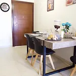 Christina\'S Apartment
