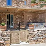 Apsila Pool Suites