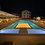 Studio Nikiti Beach