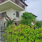 Sunday\'S Family House/Apartment
