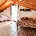 2 Bedroom Cozy Apartment In Nafpaktos
