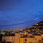 Με Θέα Το Κάστρο