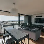 Earth Boutique Apartments Next To Stavros Niarchos