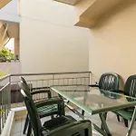 Comfortable 3-Bedroom Maisonette Near The Sea
