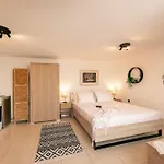 Pantheon Apartment