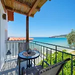 Aigialos Suites