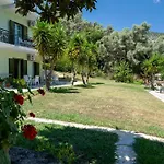Vliho Bay Suites & Apartments