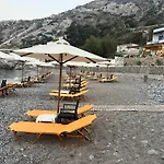 To Votsalo-Beach Side Studios & Taverna