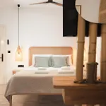 Private Studio Apartment, Unique Location - Sea View