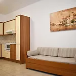 Manolika Studio 5