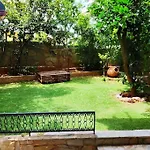 Apartment With Private Garden In Alimos