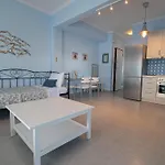 Sandra Seafront Apartment By Rentalspro Services - Nea Moudania