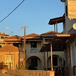 Dennis L Studios