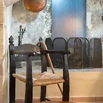 The Olive Mill House - Luxe Villa, Classic Charm