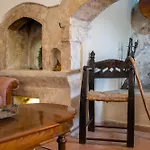 The Olive Mill House - Luxe Villa, Classic Charm