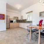 Teachers\' House