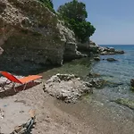 Nina\'S House Above The Amazing Sea!